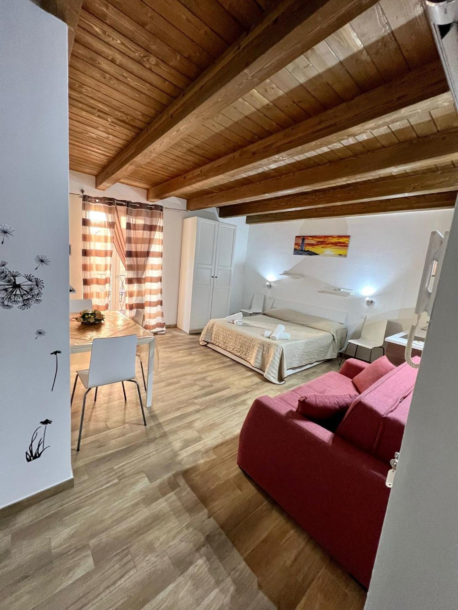 67 Rooms 체팔루 외부 사진